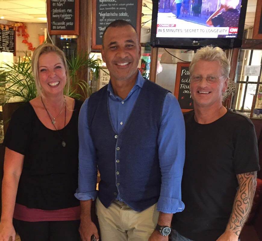Ruud Gullit op bezoek bij Broodjeszaak De Nieuwe Rai in Amsterdam Zuid