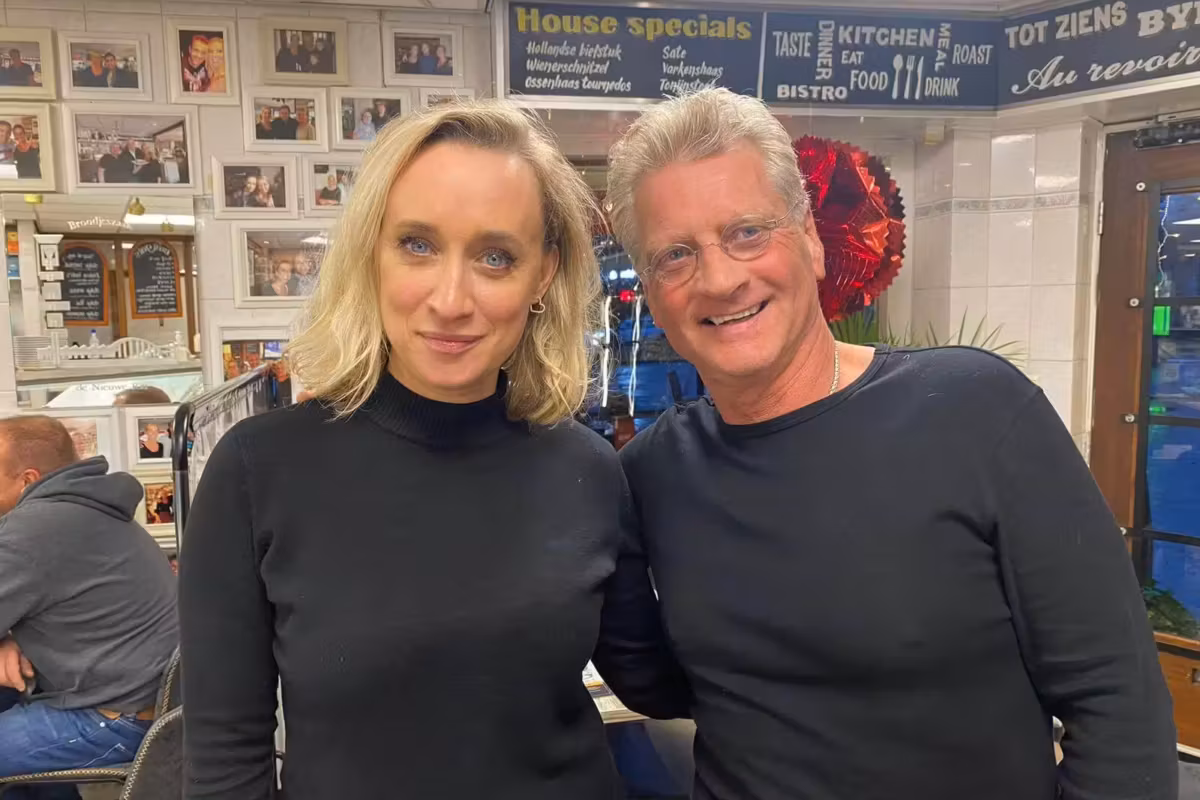 Presentatrice Eva Jinek op bezoek bij Broodjeszaak De Nieuwe Rai tegenover de RAI